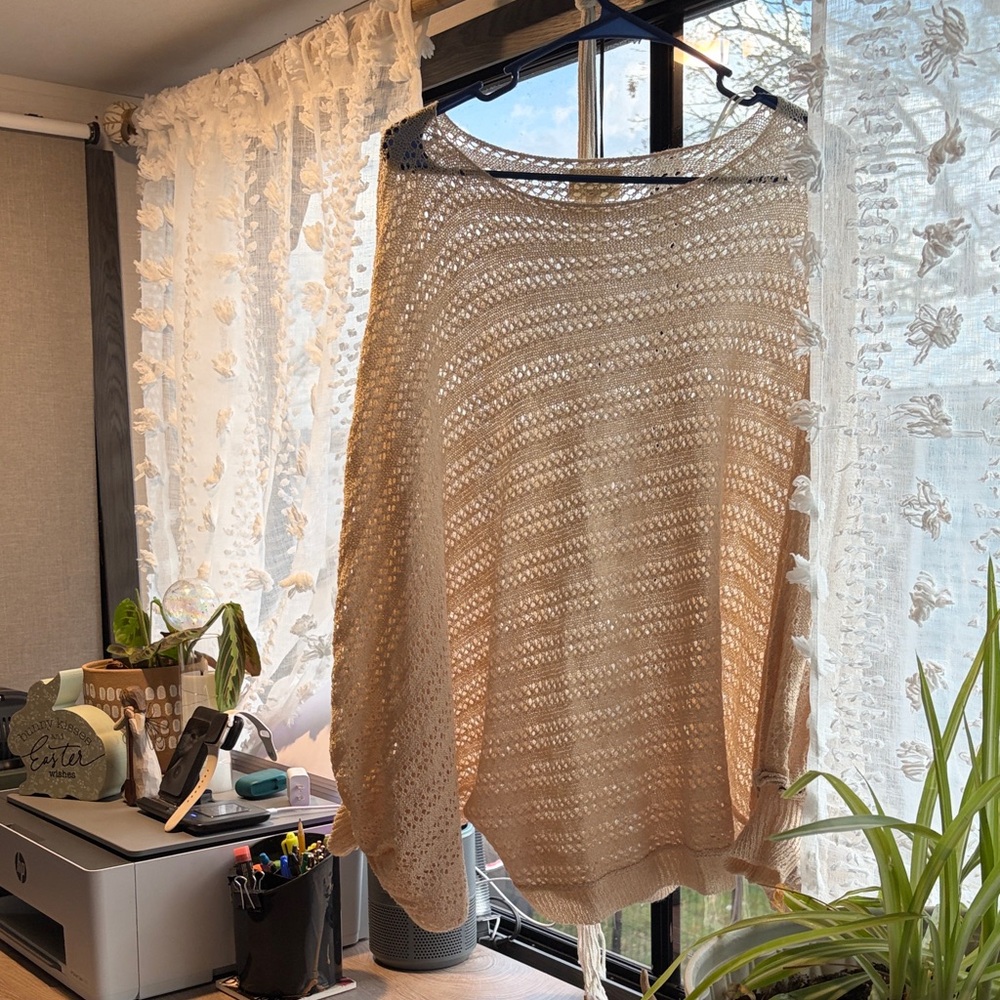 Elegant Cream Knit Shirt